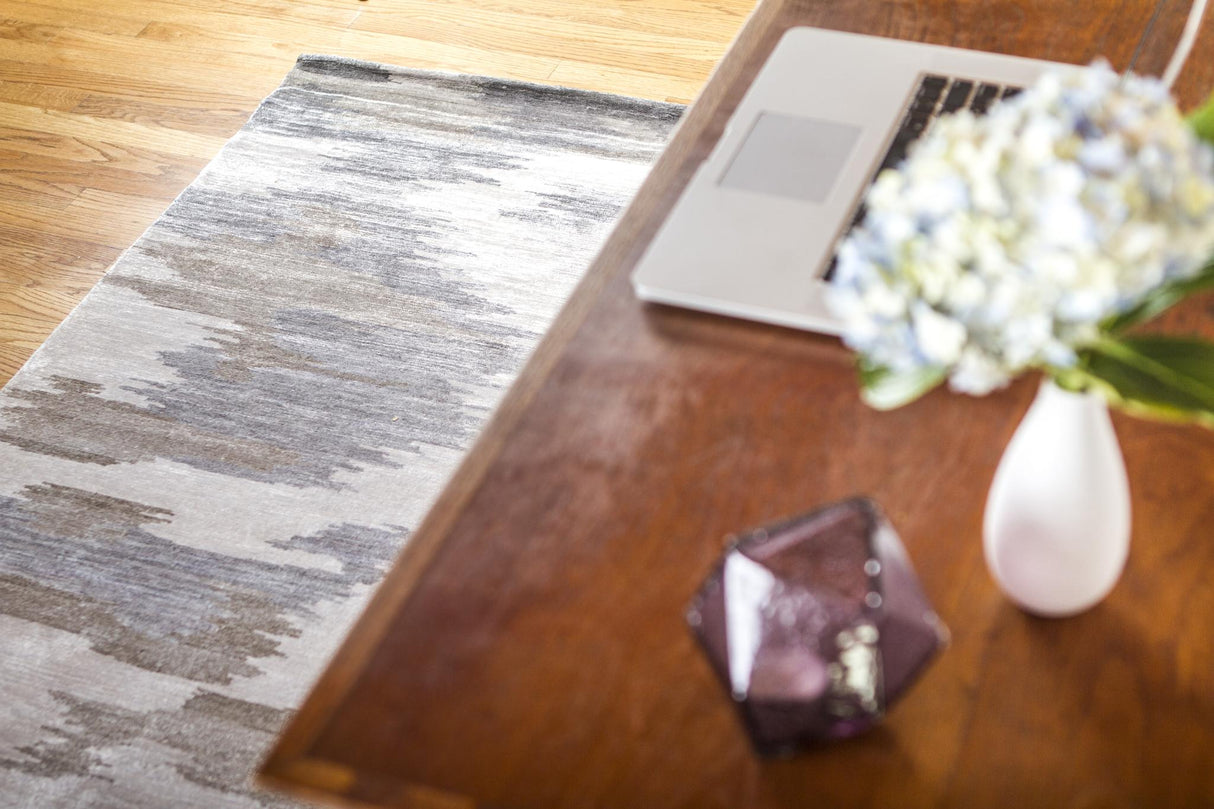 Exquisite Bamboo Silk Hand-knotted Silver/Gray Area Rug 6.0'X9.0' Rug