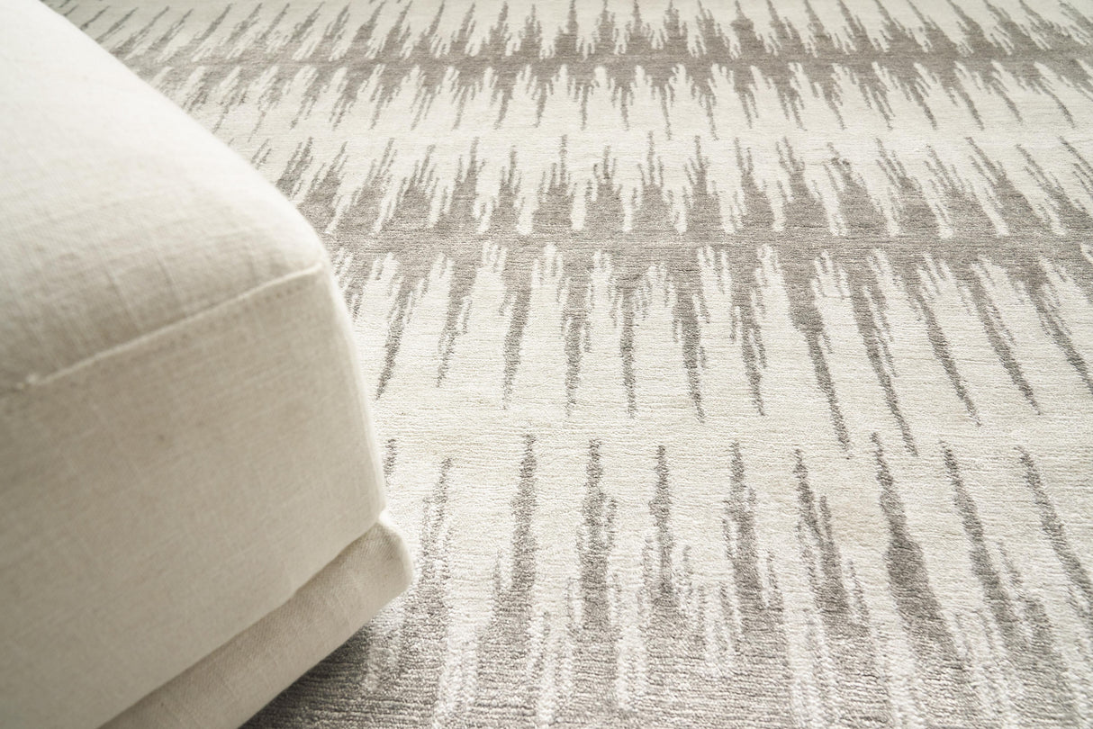Exquisite Rugs Bamboo Silk Hand-knotted 3288 Gray/Silver 8' x 10' Area Rug