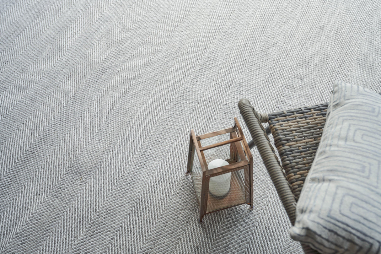 Exquisite Rugs Bintan Indoor/Outdoor Flatweave PET yarn 4896 Ivory/Silver 5' x 8' Area Rug