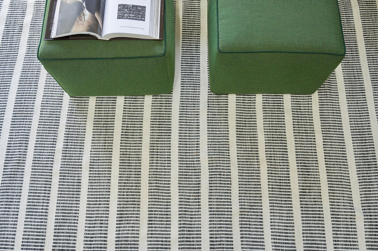Exquisite Rugs Boca Indoor/Outdoor Flatweave PET yarn 4889 Ivory/Black 9' x 12' Area Rug