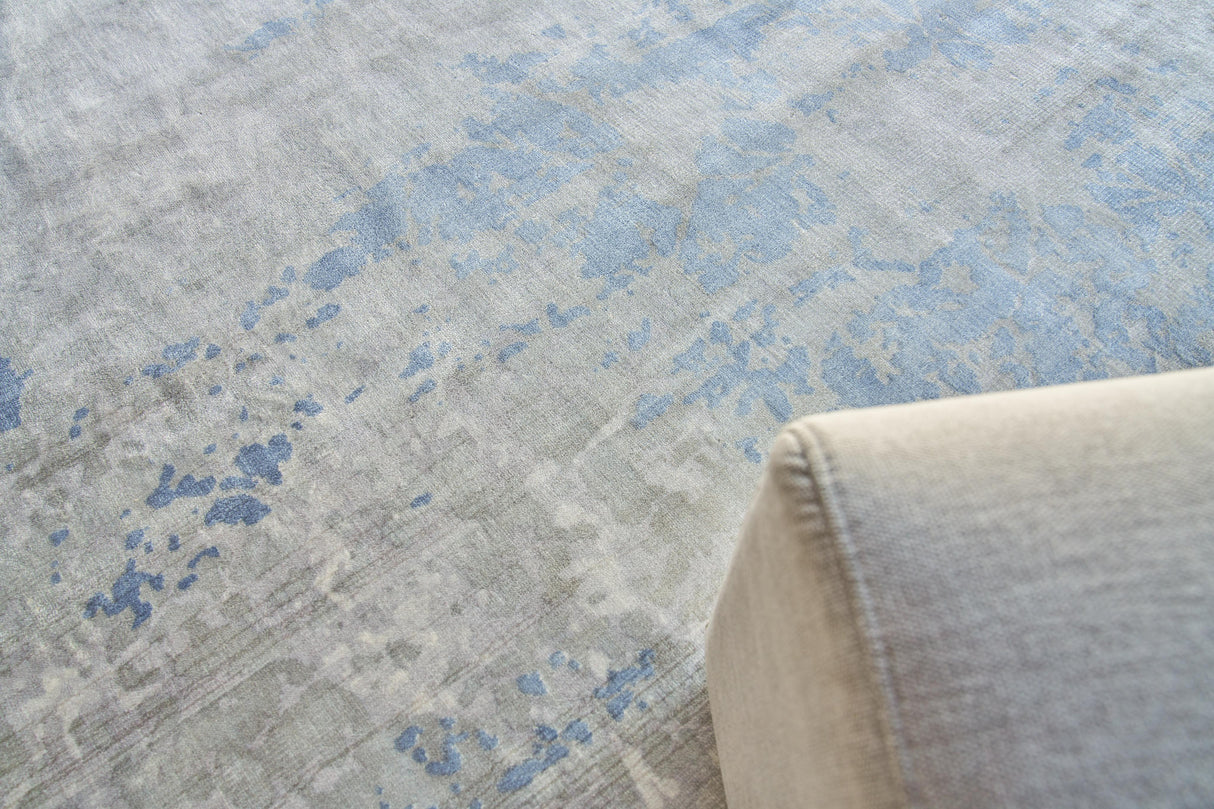 Exquisite Rugs Cassina Hand-loomed Bamboo Silk 3932 Sky Blue 10' x 14' Area Rug