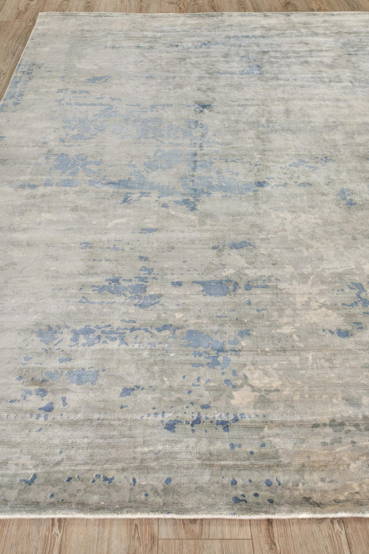 Exquisite Rugs Cassina Hand-loomed Bamboo Silk 3932 Sky Blue 10' x 14' Area Rug