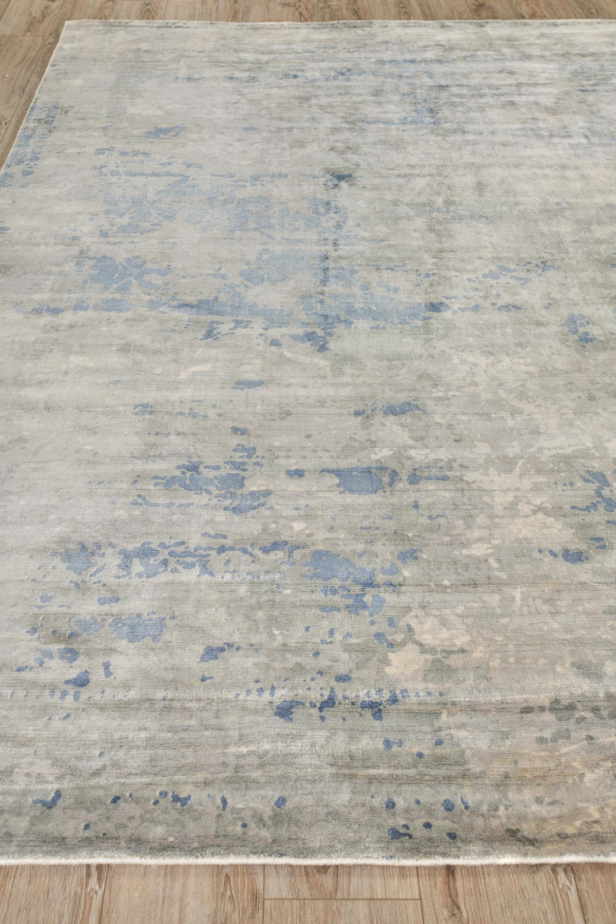 Exquisite Rugs Cassina Hand-loomed Bamboo Silk 3932 Sky Blue 8' x 10' Area Rug