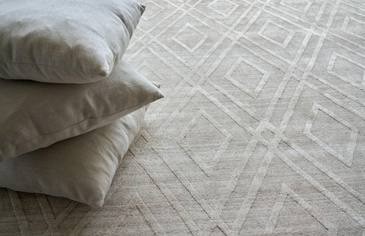 Exquisite Rugs Castelli Hand-loomed Bamboo Silk/Wool 4358 Light Beige 8' x 10' Area Rug