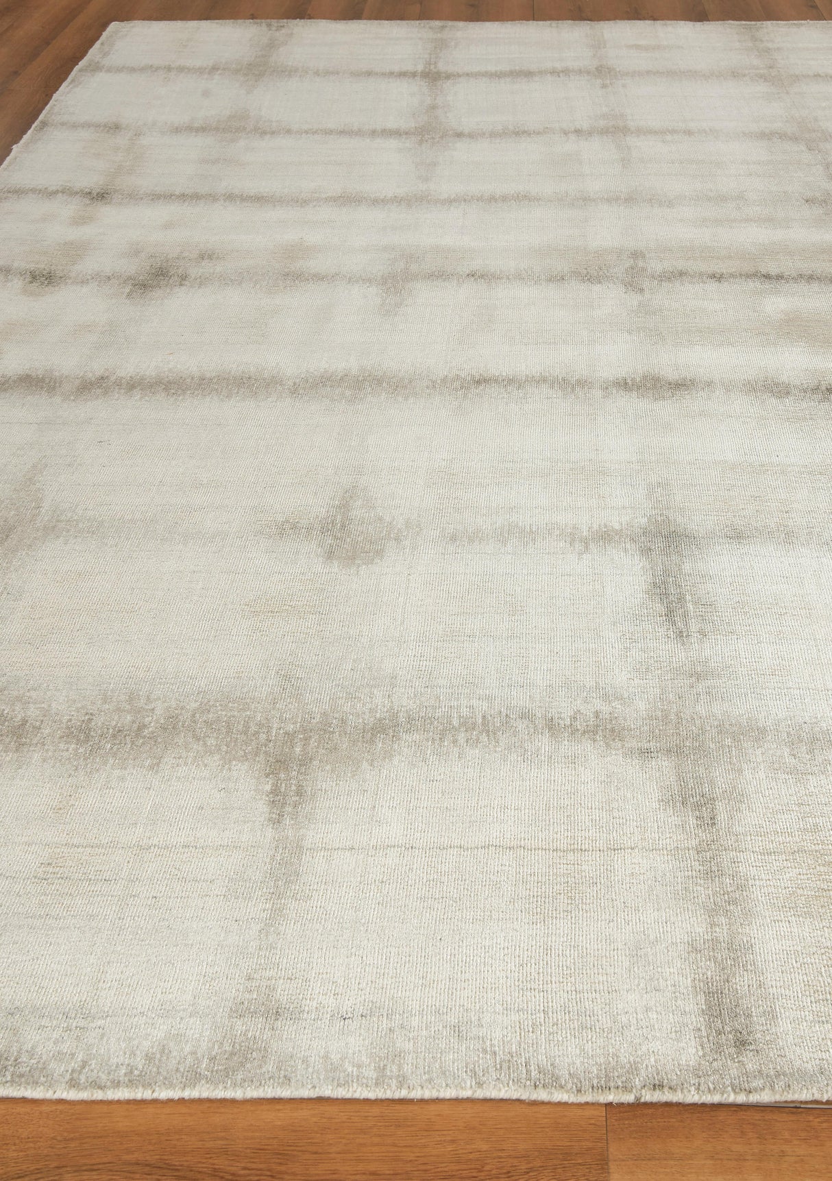 Exquisite Rugs Chroma Hand-loomed Wool/Bamboo Silk 4522 Silver/Ivory 6' x 9' Area Rug