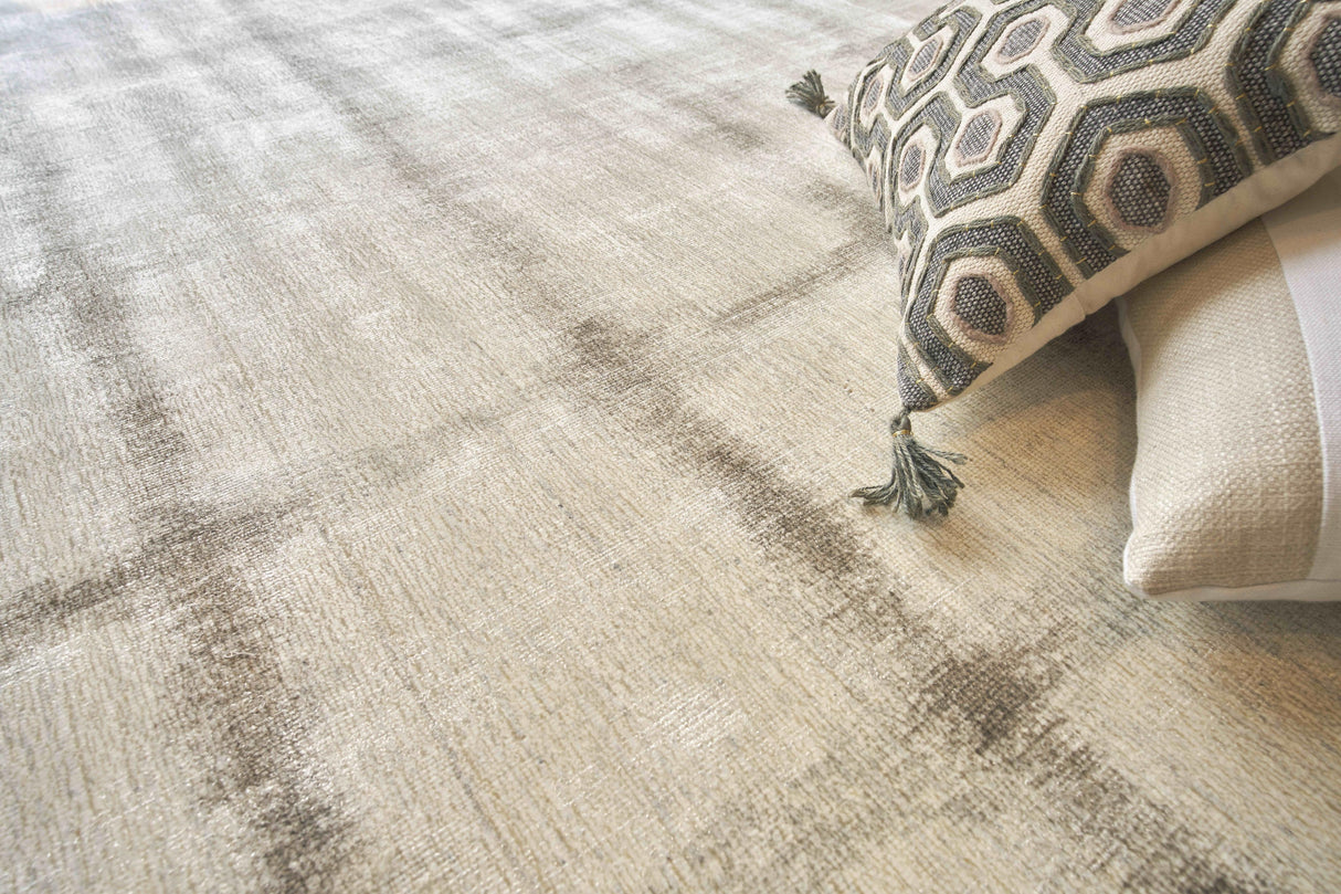 Exquisite Rugs Chroma Hand-loomed Wool/Bamboo Silk 4522 Silver/Ivory 8' x 10' Area Rug