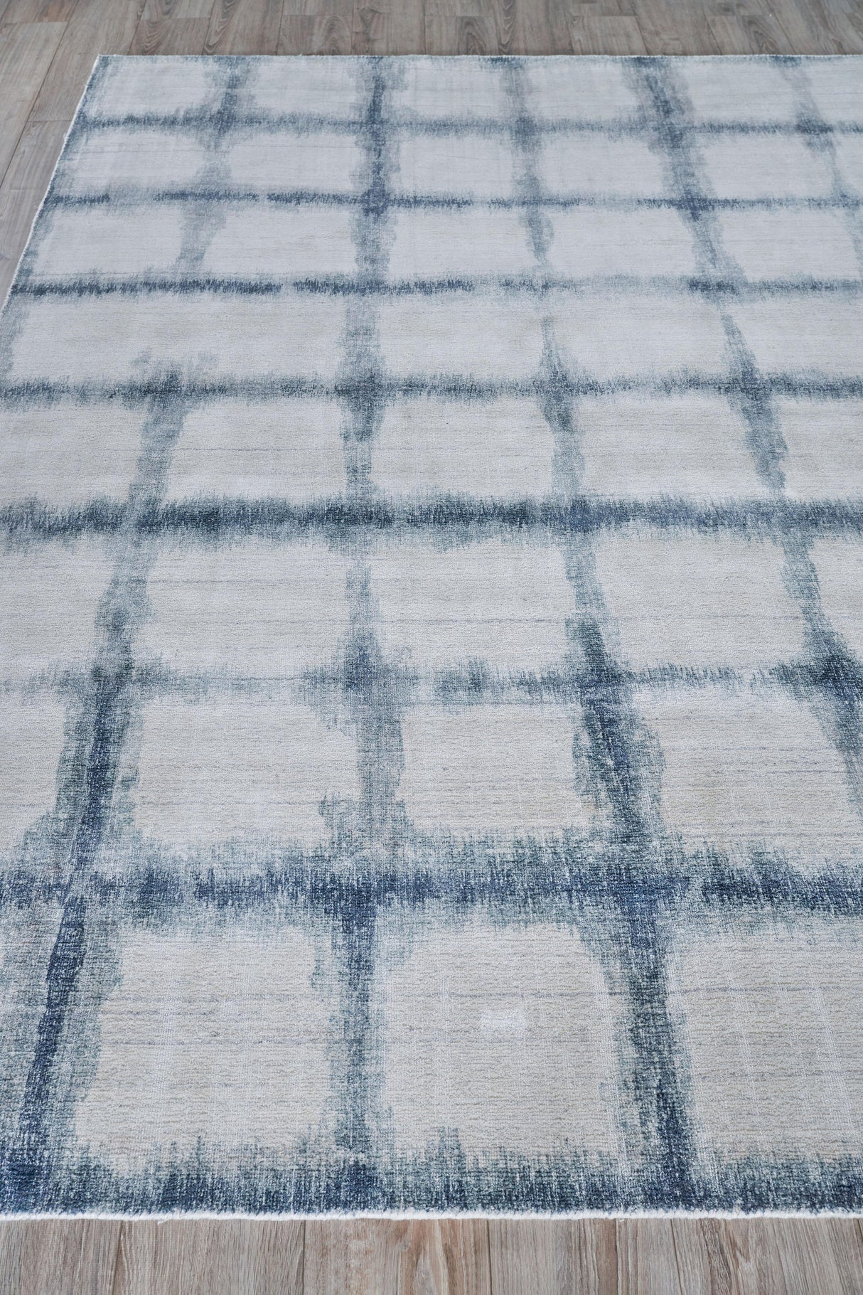 Exquisite Rugs Chroma Hand-loomed Wool/Bamboo Silk 4717 Navy 6' x 9' Area Rug