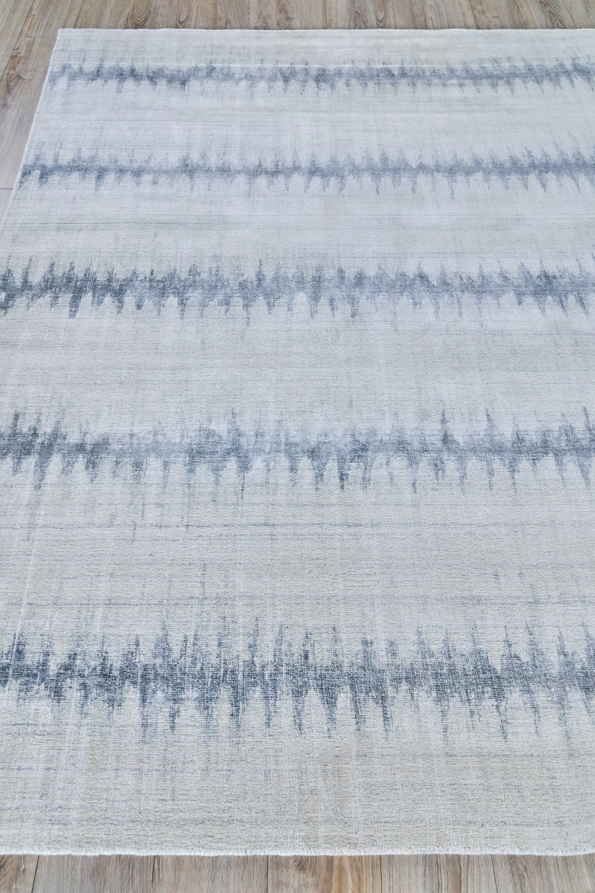 Exquisite Rugs Chroma Hand-loomed Wool/Bamboo Silk 4735 Light Blue 8' x 10' Area Rug