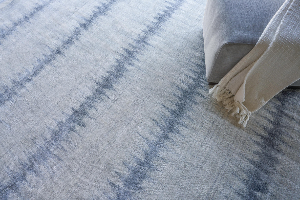 Exquisite Rugs Chroma Hand-loomed Wool/Bamboo Silk 4735 Light Blue 9' x 12' Area Rug