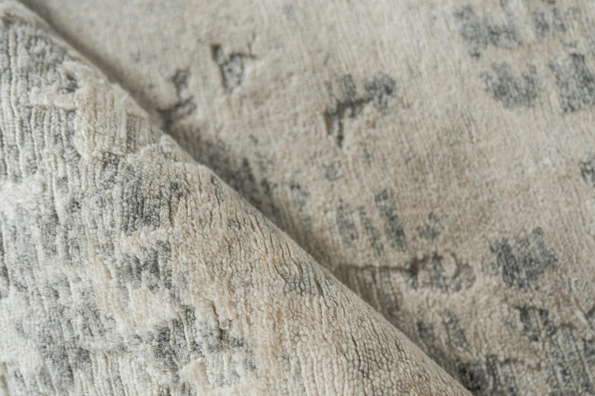 Exquisite Rugs Cosmo Hand-knotted Wool/Bamboo Silk 4529 White 8' x 10' Area Rug