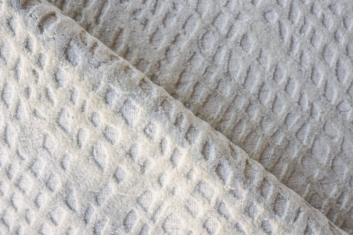 Exquisite Rugs Crescendo Hand-loomed Bamboo Silk 4901 White 12' x 15' Area Rug