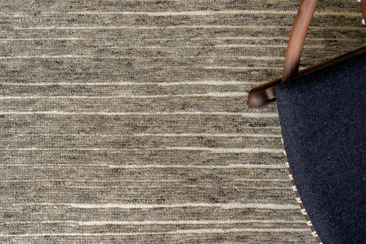 Exquisite Rugs Eaton Hand-knotted Wool/Bamboo Silk 4040 Gray 8' x 10' Area Rug