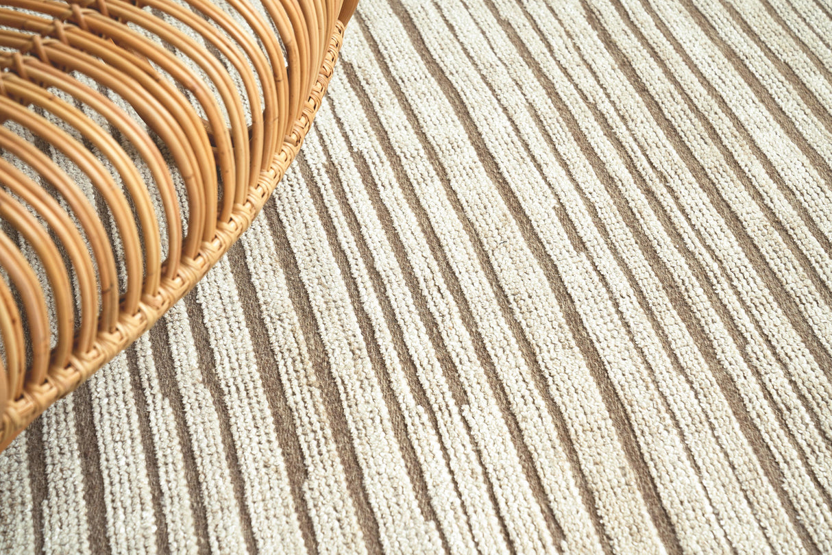 Exquisite Rugs Eaton Hand-knotted Wool/Bamboo Silk 4042 Beige 6' x 9' Area Rug