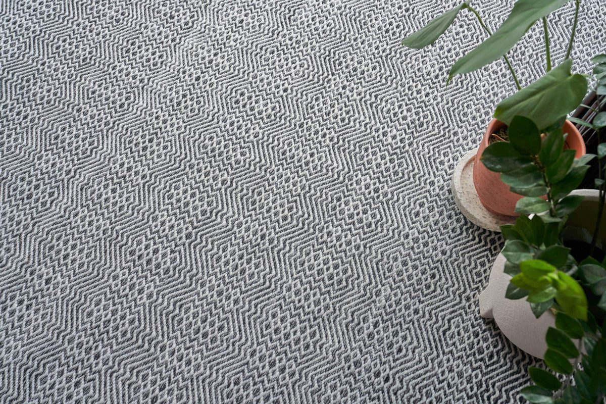 Exquisite Rugs Echo Indoor/Outdoor Flatweave PET yarn 4891 Ivory/Black 12' x 15' Area Rug