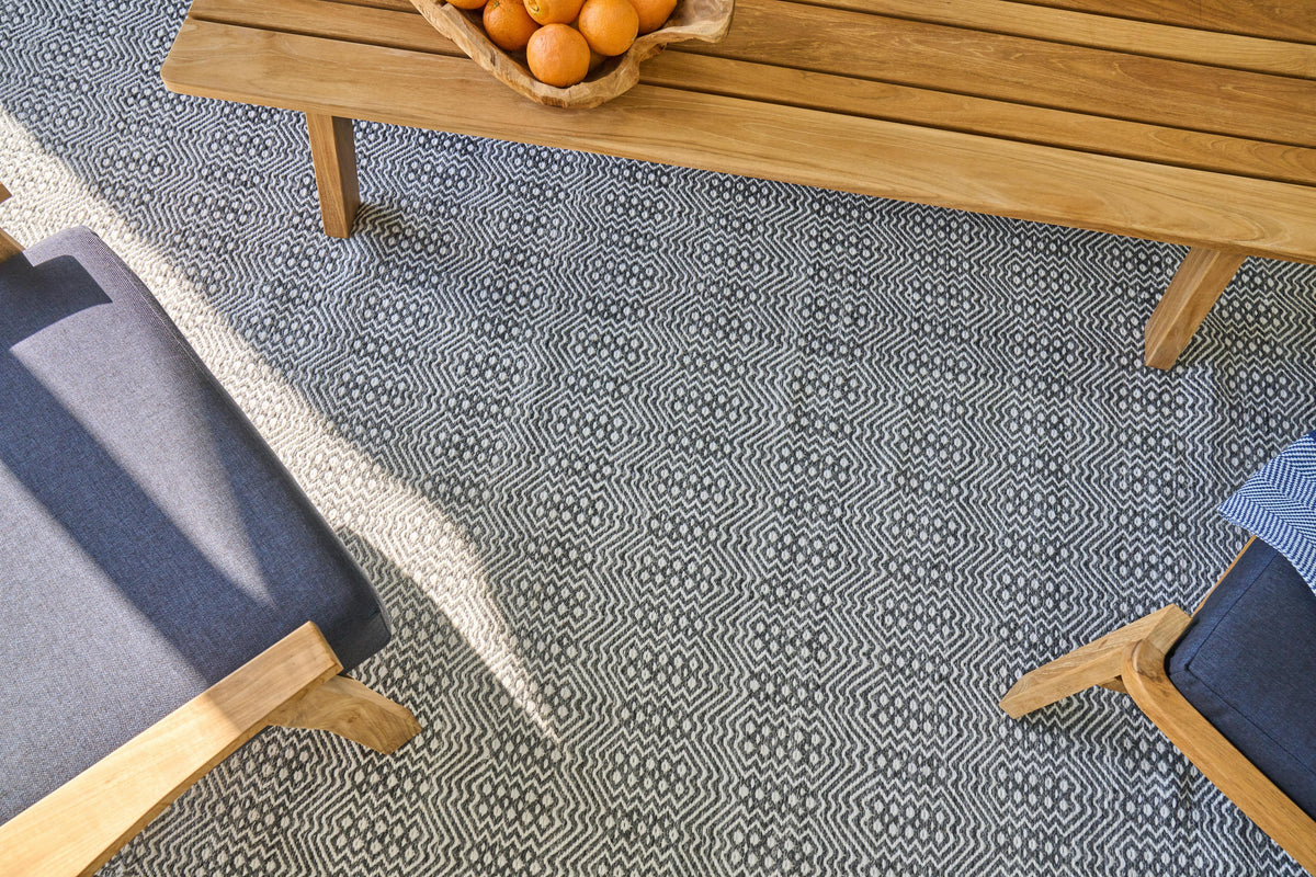 Exquisite Rugs Echo Indoor/Outdoor Flatweave PET yarn 4891 Ivory/Black 12' x 15' Area Rug