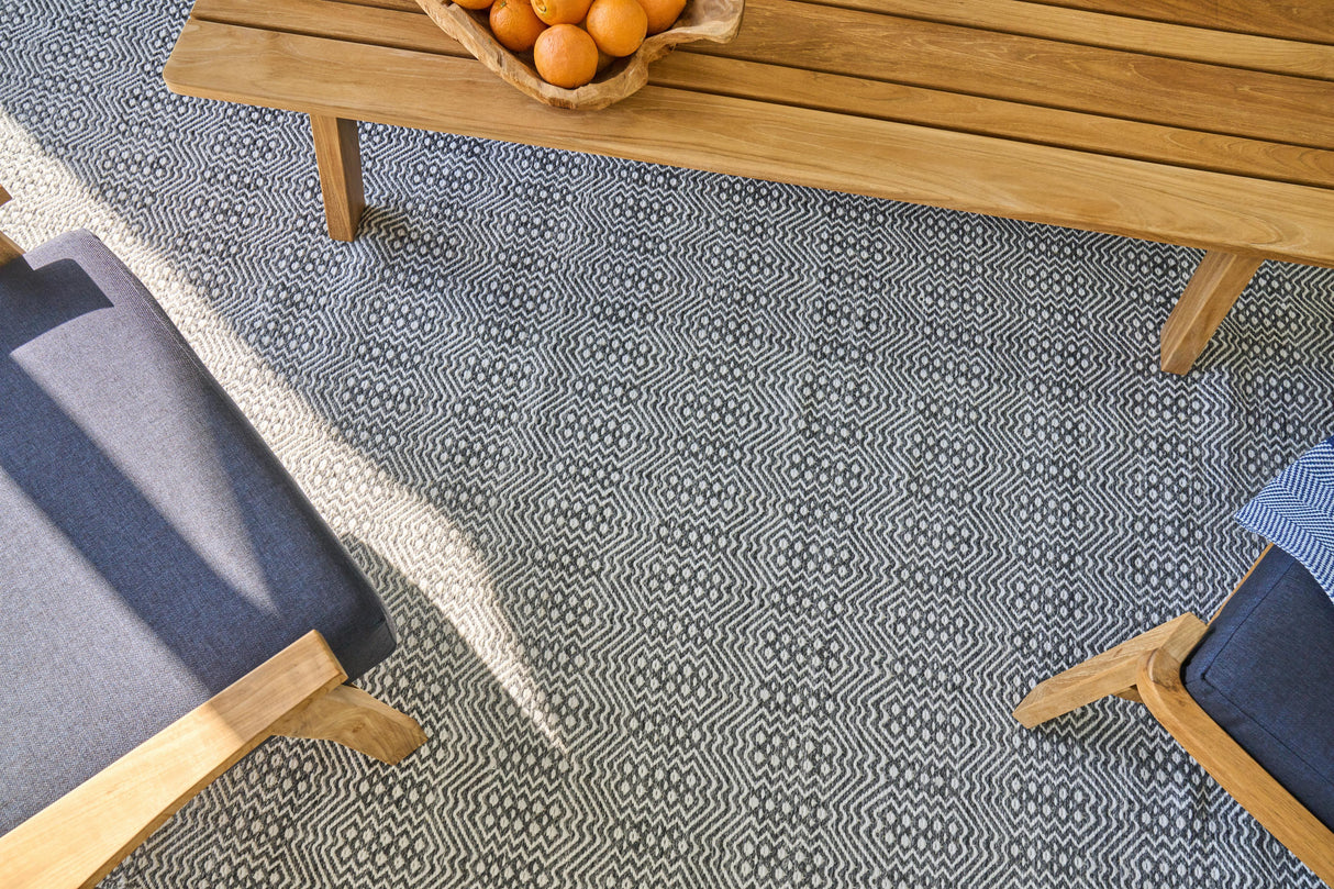 Exquisite Rugs Echo Indoor/Outdoor Flatweave PET yarn 4891 Ivory/Black 5' x 8' Area Rug