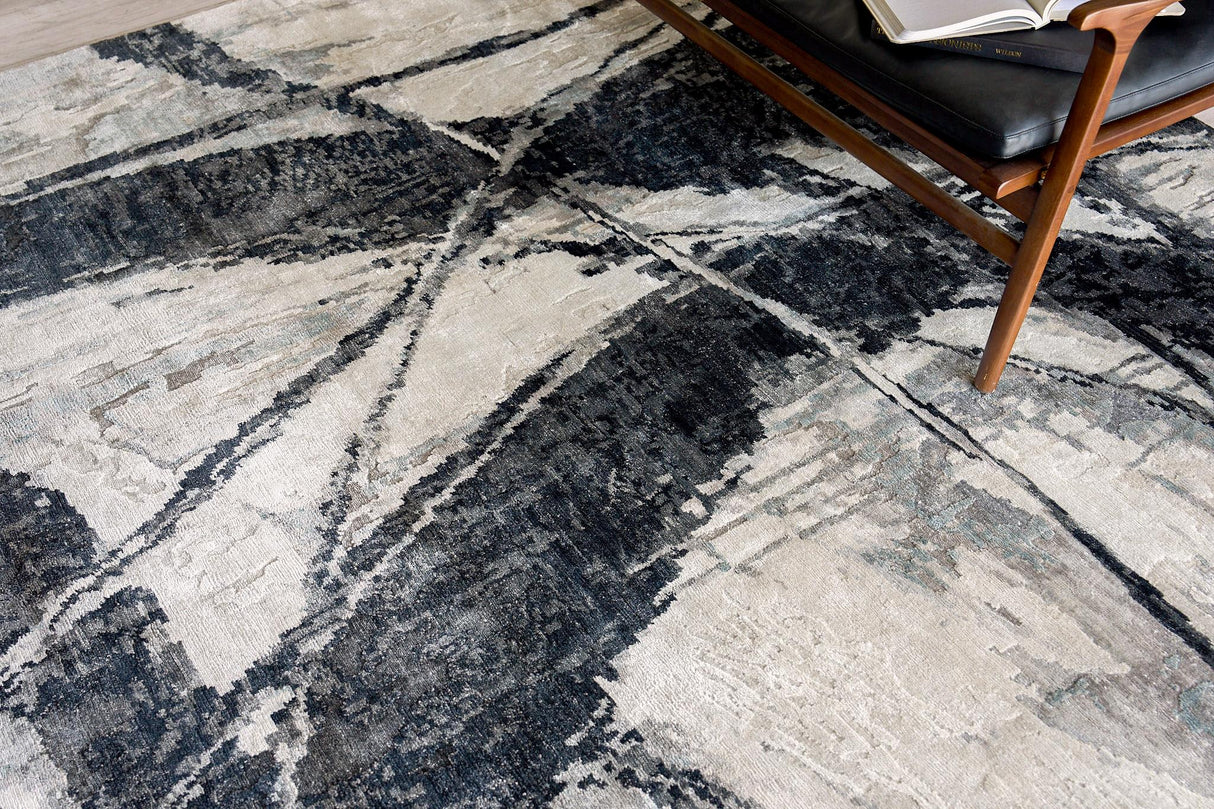 Exquisite Rugs Floor Art Hand-knotted Bamboo Silk 5707 Silvery/Dark Gray 6' x 9' Area Rug