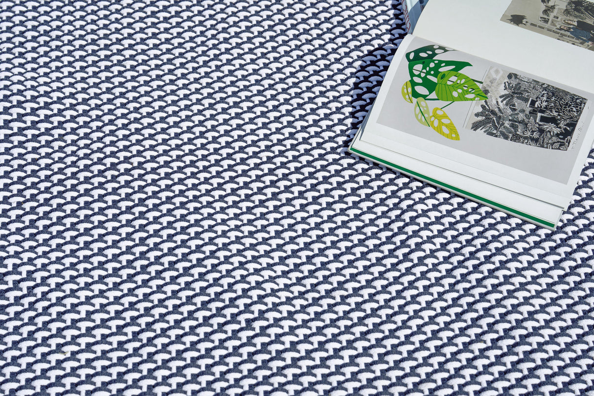 Exquisite Rugs Harbor Indoor/Outdoor Handwoven Polypropylene 6015 Blue/White 8' x 10' Area Rug