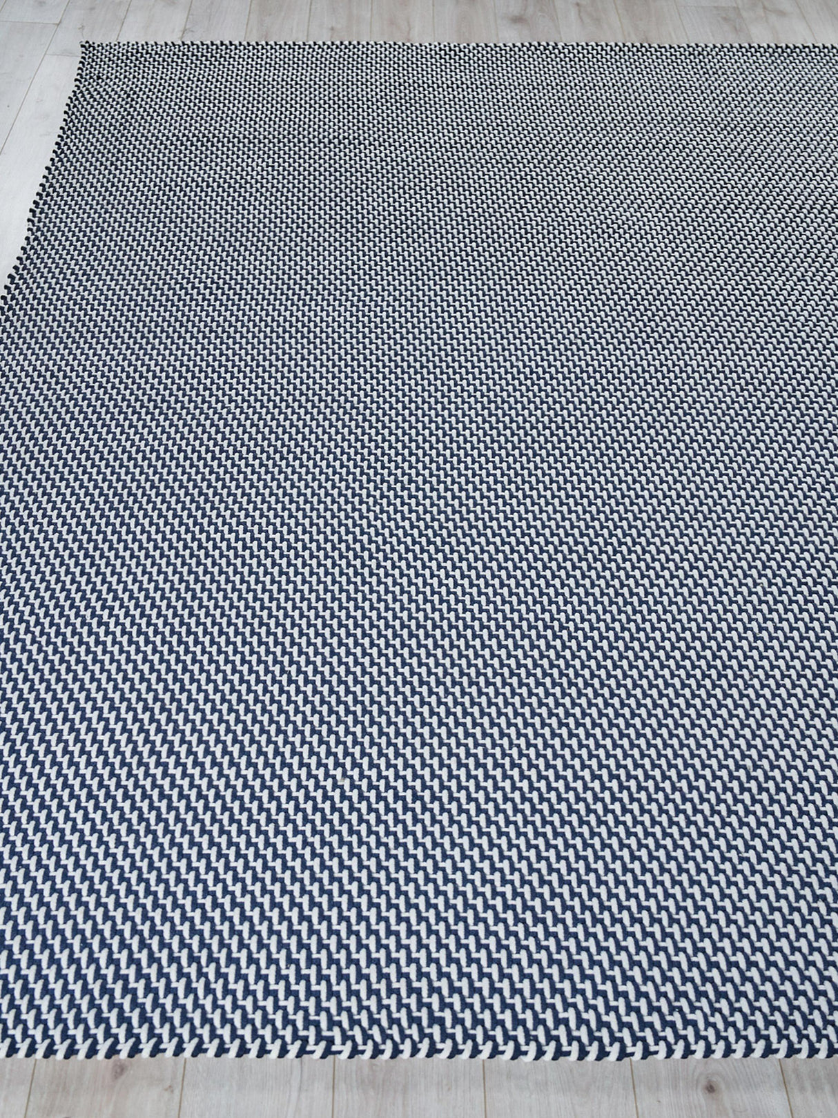 Exquisite Rugs Harbor Indoor/Outdoor Handwoven Polypropylene 6015 Blue/White 8' x 10' Area Rug