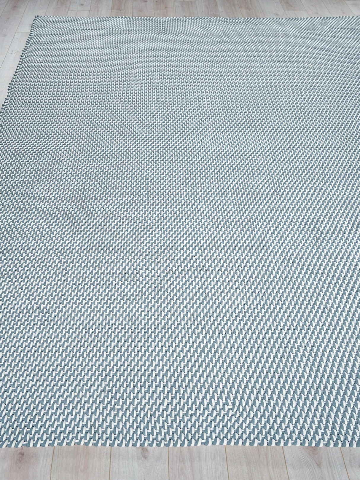 Exquisite Rugs Harbor Indoor/Outdoor Handwoven Polypropylene 6016 Silver/White 8' x 10' Area Rug
