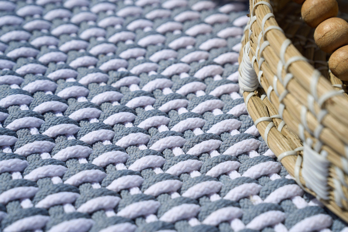 Exquisite Rugs Harbor Indoor/Outdoor Handwoven Polypropylene 6016 Silver/White 9' x 12' Area Rug