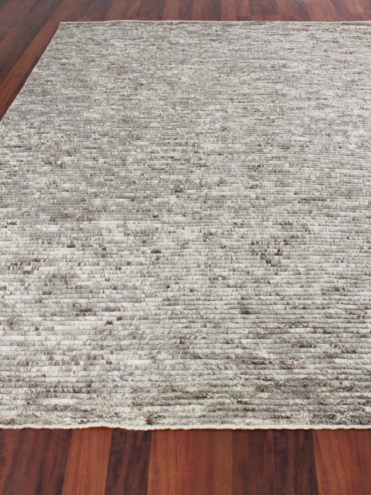 Exquisite Rugs Kaza Hand-knotted New Zealand Wool 4101 Gray/Ivory 6' x 9' Area Rug