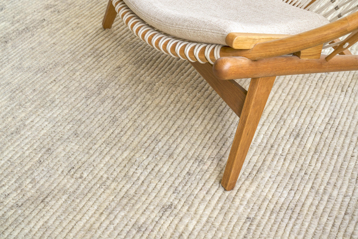Exquisite Rugs Kaza Hand-knotted New Zealand Wool 4102 Light Silver/Ivory 8' x 10' Area Rug