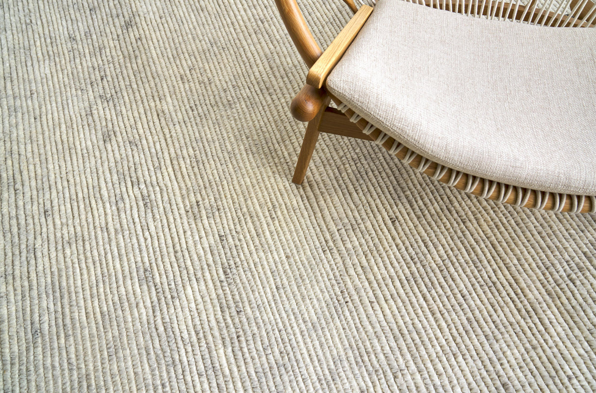 Exquisite Rugs Kaza Hand-knotted New Zealand Wool 4102 Light Silver/Ivory 8' x 10' Area Rug