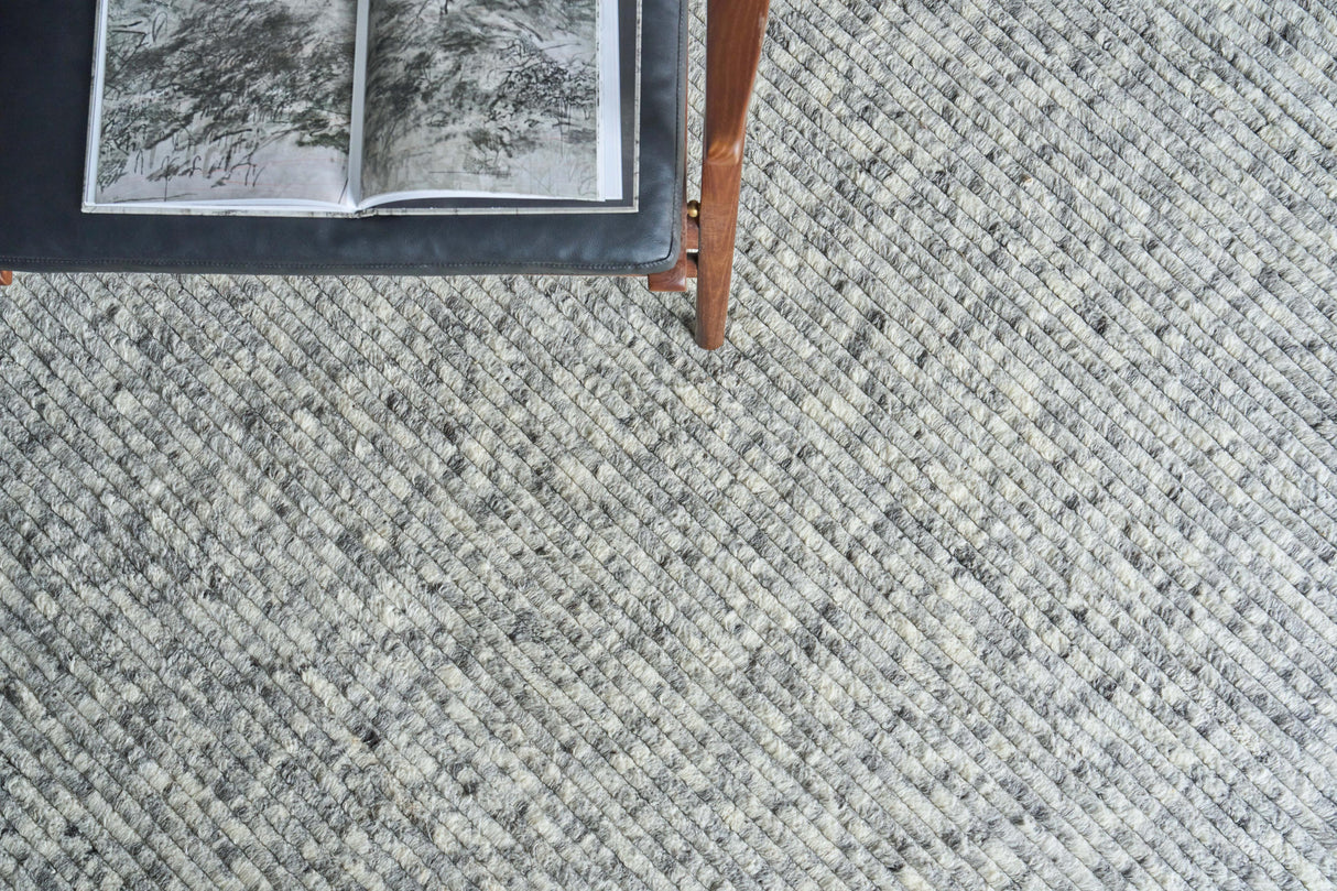 Exquisite Rugs Kaza Hand-loomed New Zealand Wool 5302 Ivory/Silver 10' x 14' Area Rug