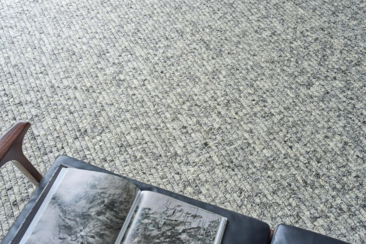 Exquisite Rugs Kaza Hand-loomed New Zealand Wool 5302 Ivory/Silver 6' x 9' Area Rug