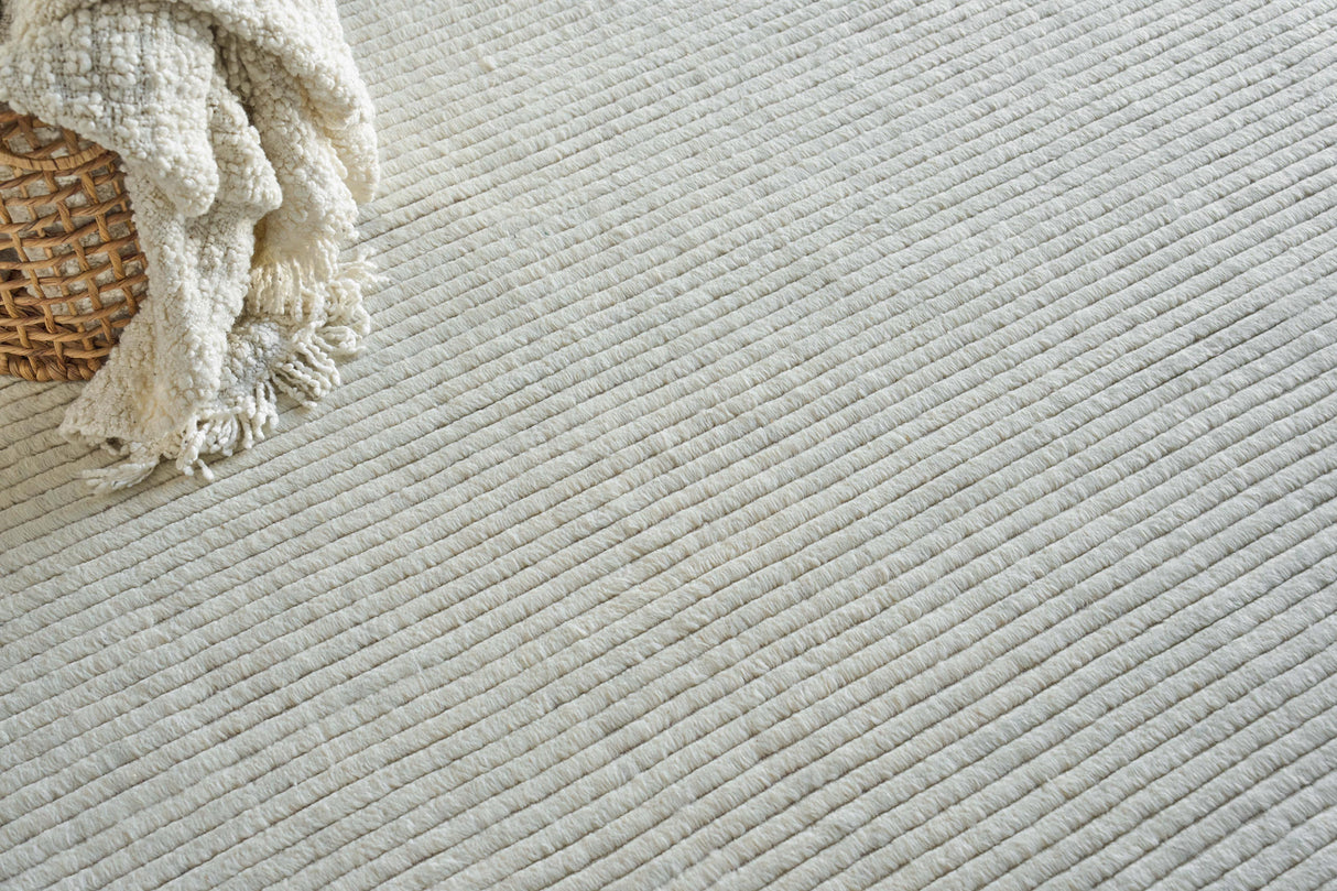 Exquisite Rugs Kaza Hand-loomed New Zealand Wool 5304 Ivory 10' x 14' Area Rug
