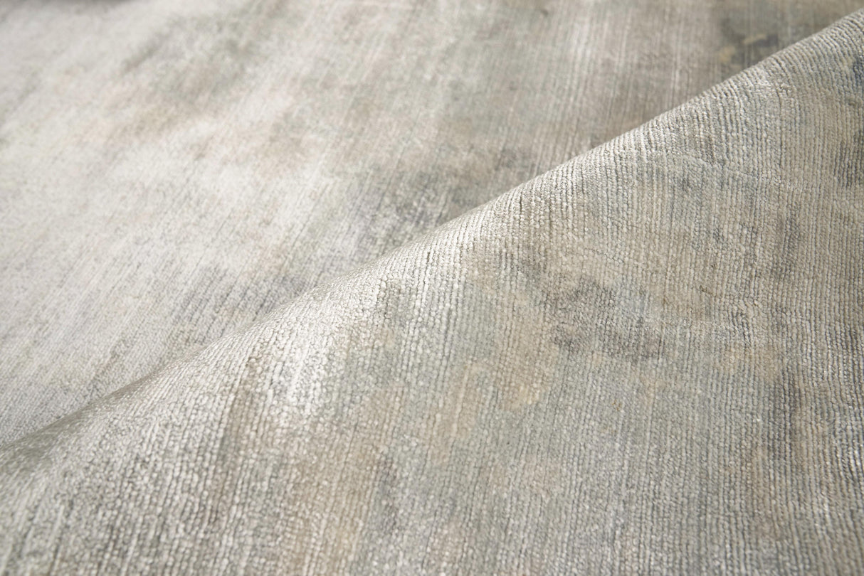 Exquisite Rugs Koda Hand-loomed Bamboo Silk 3460 Silver/Blue 8' x 10' Area Rug