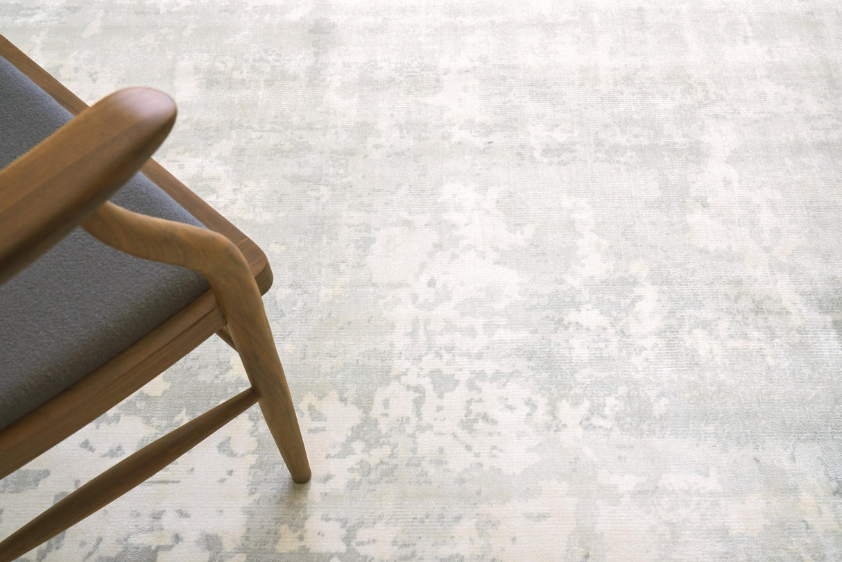 Exquisite Rugs Koda Hand-loomed Bamboo Silk 3710 Silver/Gray 8' x 10' Area Rug