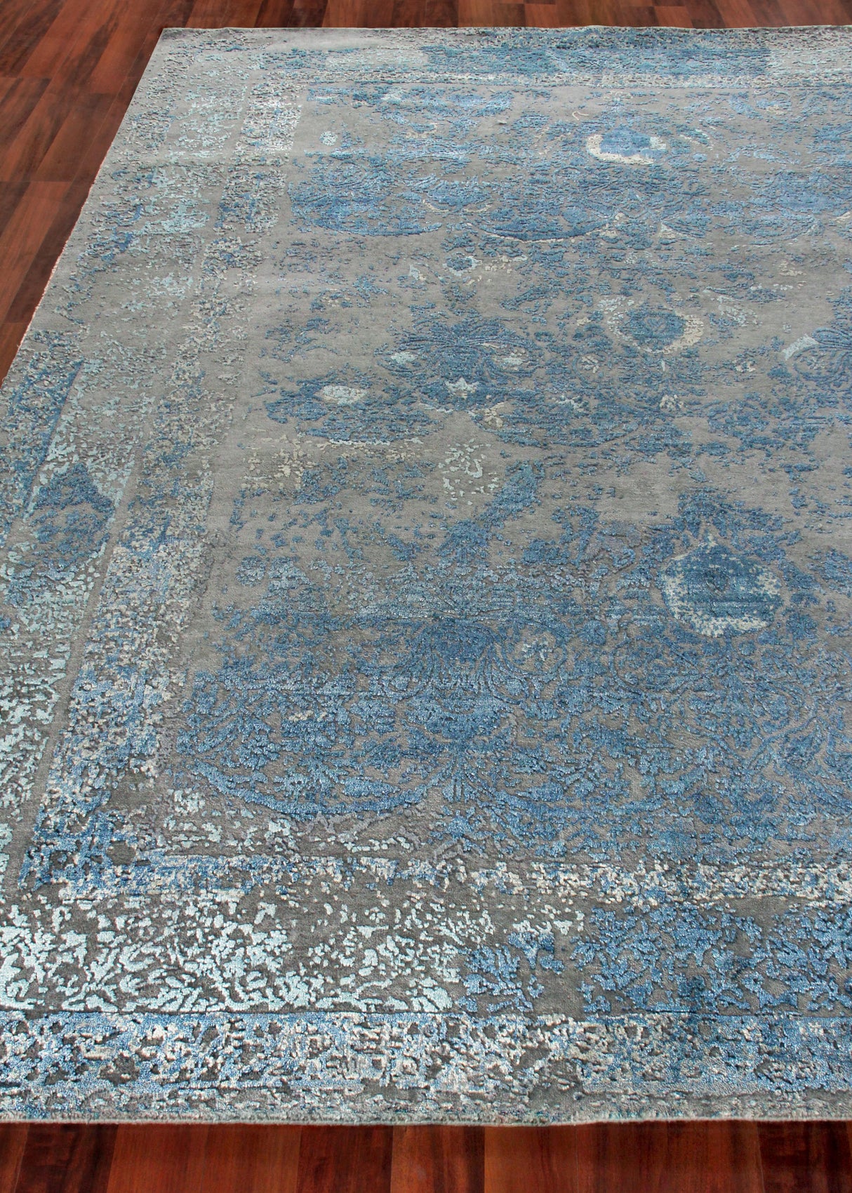Exquisite Rugs Maison Hand-knotted Wool/Bamboo Silk 2470 Gray/Blue 8' x 10' Area Rug
