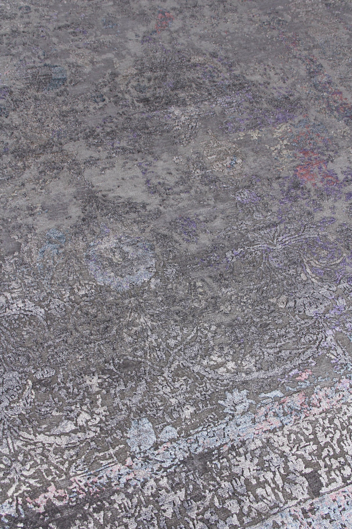 Exquisite Rugs Maison Hand-knotted Wool/Bamboo Silk 2596 Charcoal/Purple 6' x 9' Area Rug