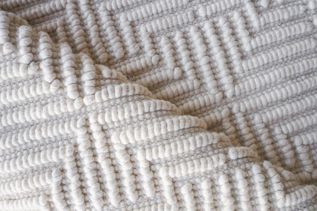 Exquisite Rugs Manzoni Hand-loomed New Zealand Wool 4873 Ivory 5' x 8' Area Rug