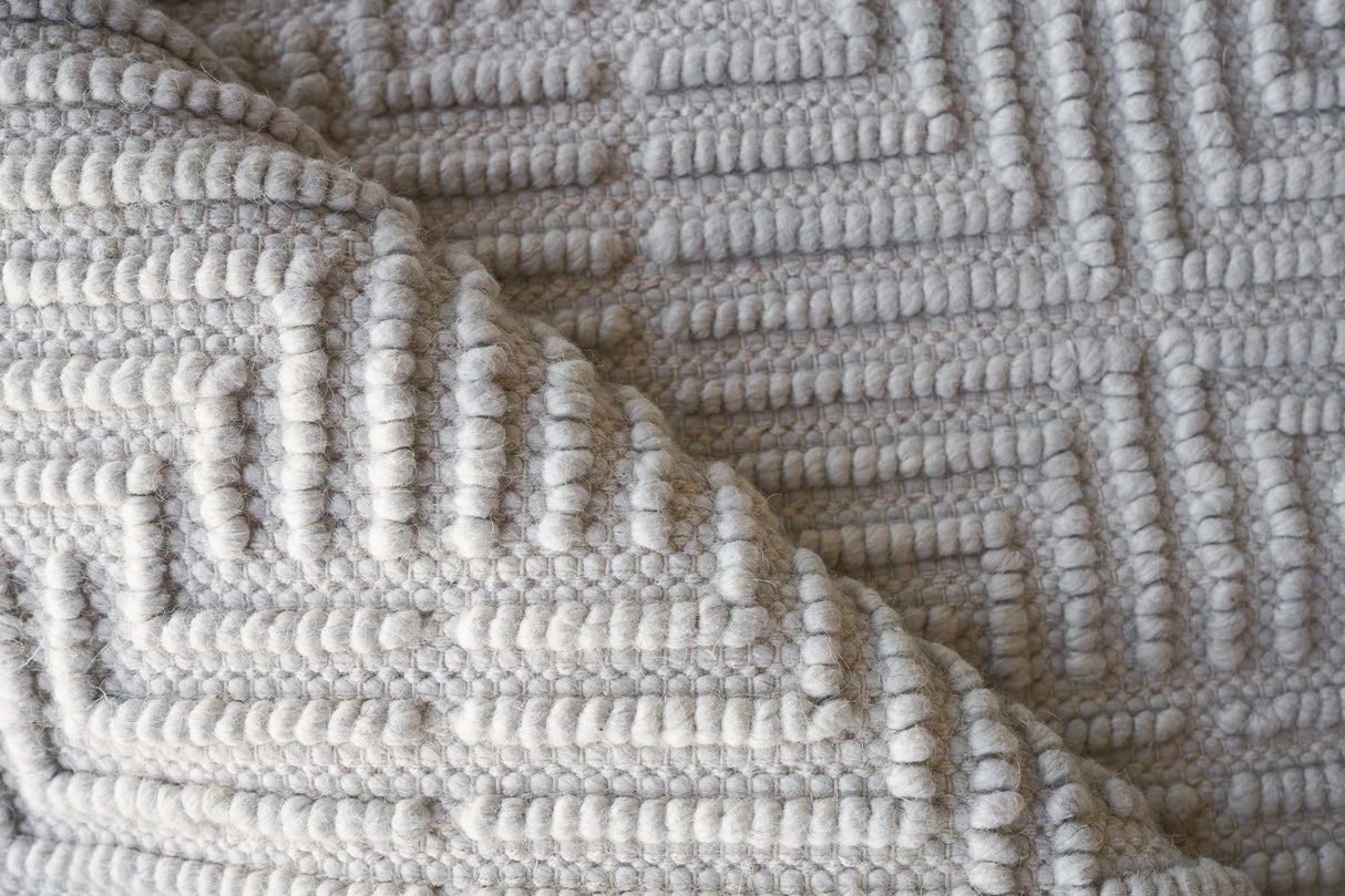 Exquisite Rugs Manzoni Hand-loomed New Zealand Wool 4874 Silver 10' x 14' Area Rug