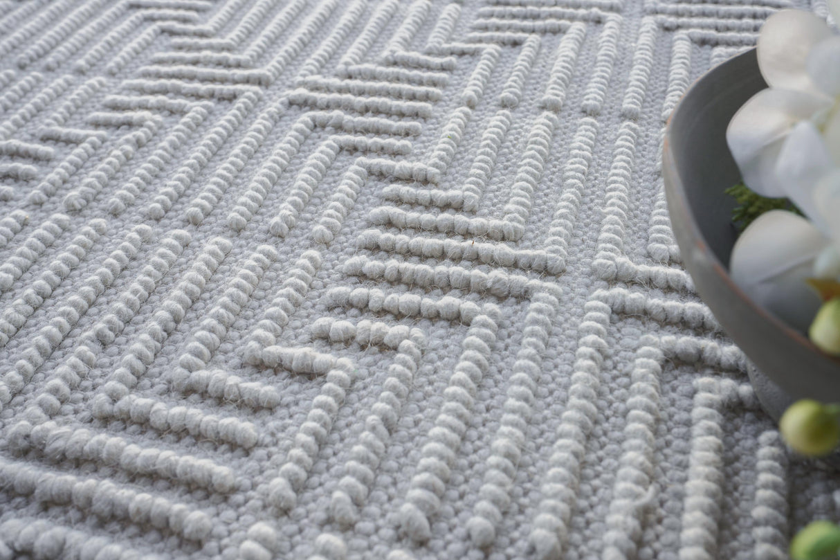 Exquisite Rugs Manzoni Hand-loomed New Zealand Wool 4874 Silver 10' x 14' Area Rug