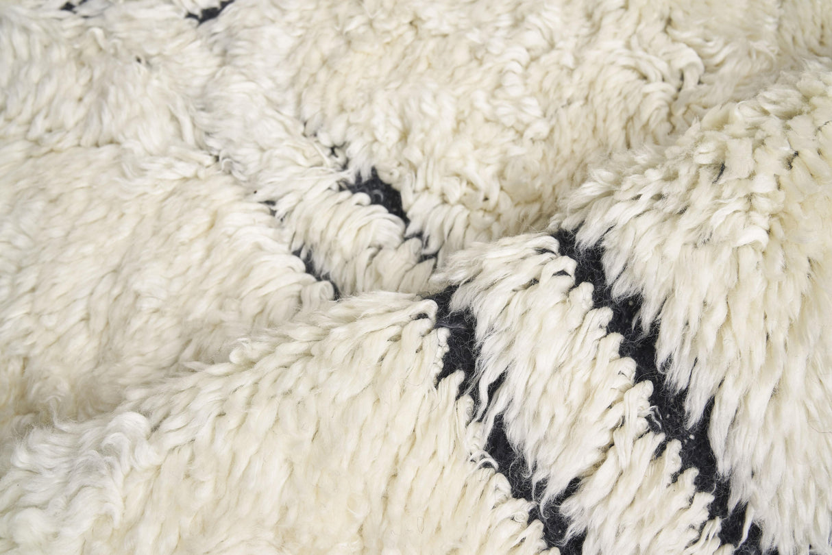 Exquisite Rugs Moroccan Hand-knotted New Zealand Wool 3853 Ivory/Black 8' x 10' Area Rug