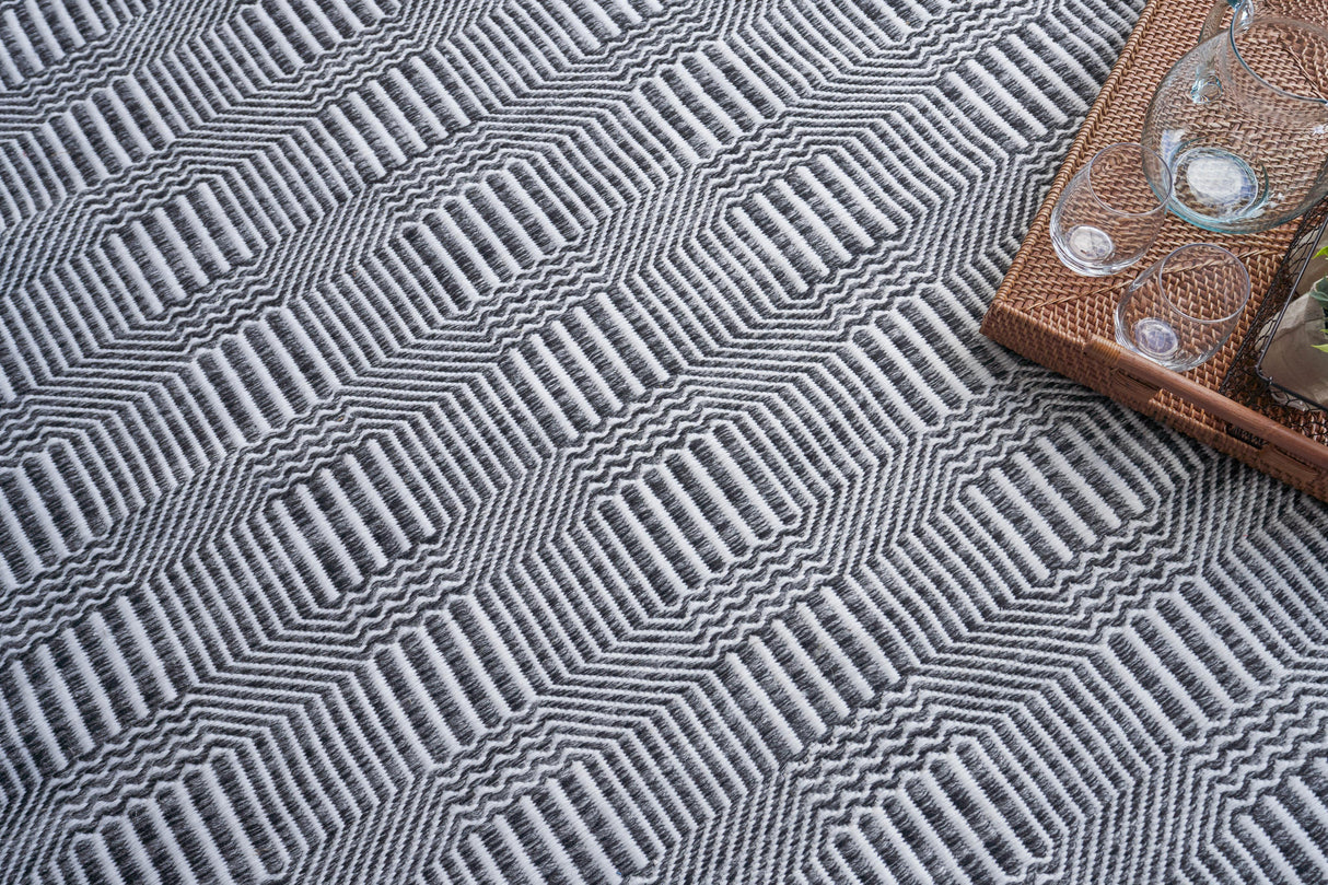 Exquisite Rugs Naples Indoor/Outdoor Flatweave PET yarn 4883 Ivory/Black 9' x 12' Area Rug