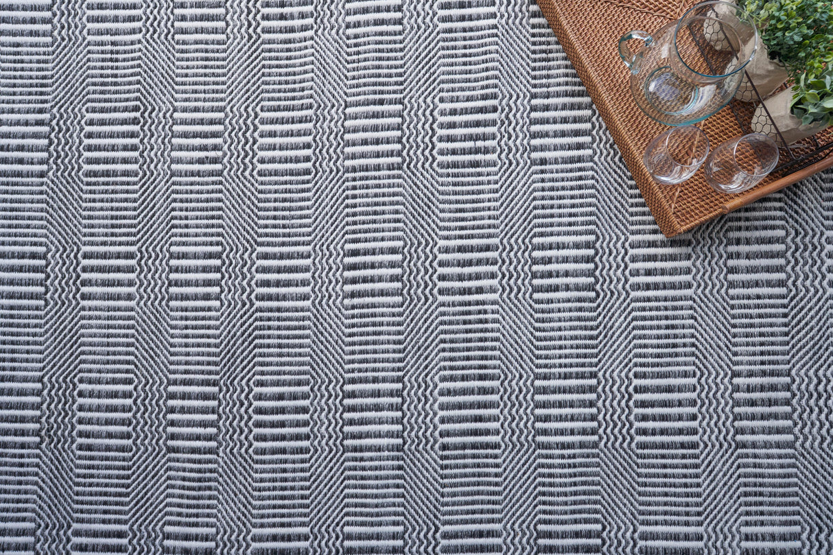 Exquisite Rugs Naples Indoor/Outdoor Flatweave PET yarn 4883 Ivory/Black 9' x 12' Area Rug