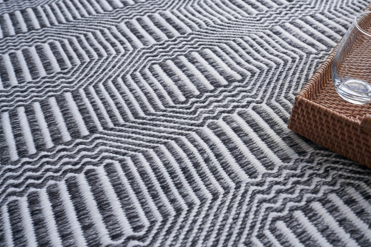 Exquisite Rugs Naples Indoor/Outdoor Flatweave PET yarn 4883 Ivory/Black 9' x 12' Area Rug