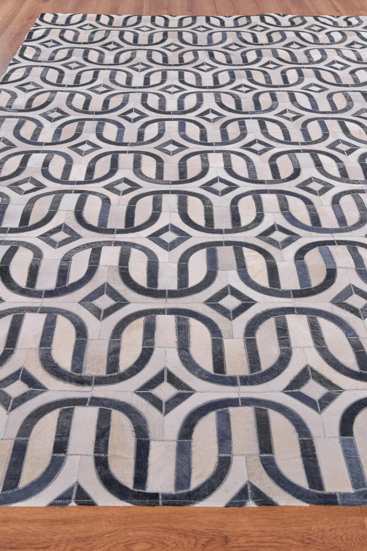 Exquisite Rugs Natural Hide Hand-stitched Leather Hide 2142 Silver/Blue 11' x 8' Area Rug