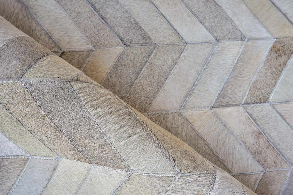 Exquisite Rugs Natural Hide Hand-stitched Leather Hide 9761 White/Silver 13.5' x 17.5' Area Rug