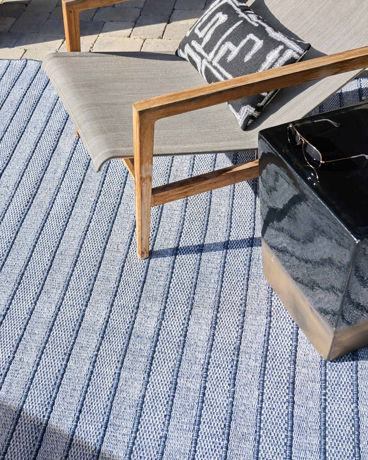 Exquisite Rugs Nova Indoor/Outdoor Flatweave PET yarn 4866 Blue 5' x 8' Area Rug