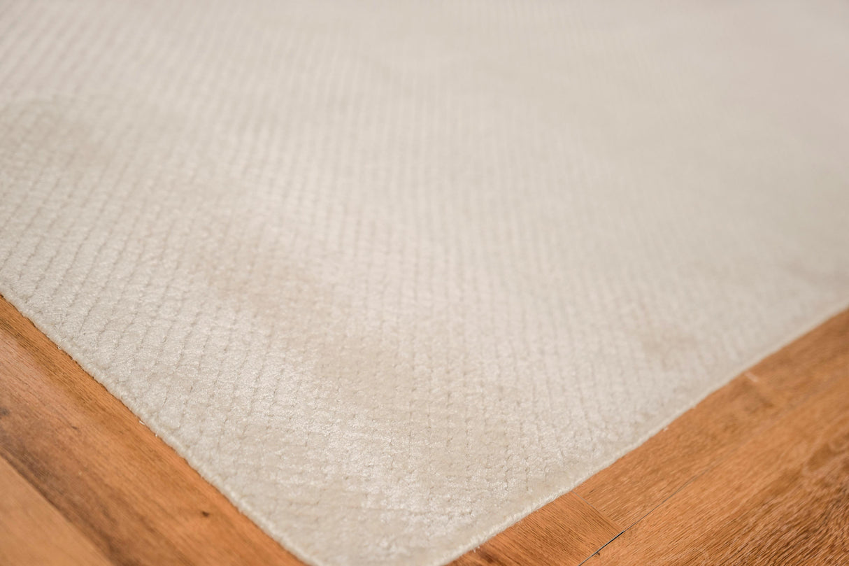 Exquisite Rugs Pearl Hand-loomed Bamboo Silk 4416 Ivory 6' x 9' Area Rug