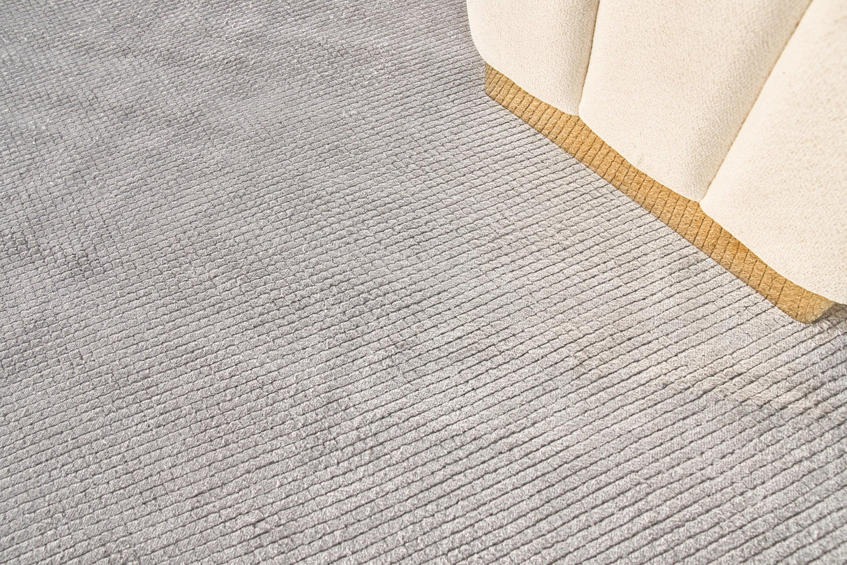 Exquisite Rugs Pearl Hand-loomed Bamboo Silk 4417 Silver 8' x 10' Area Rug