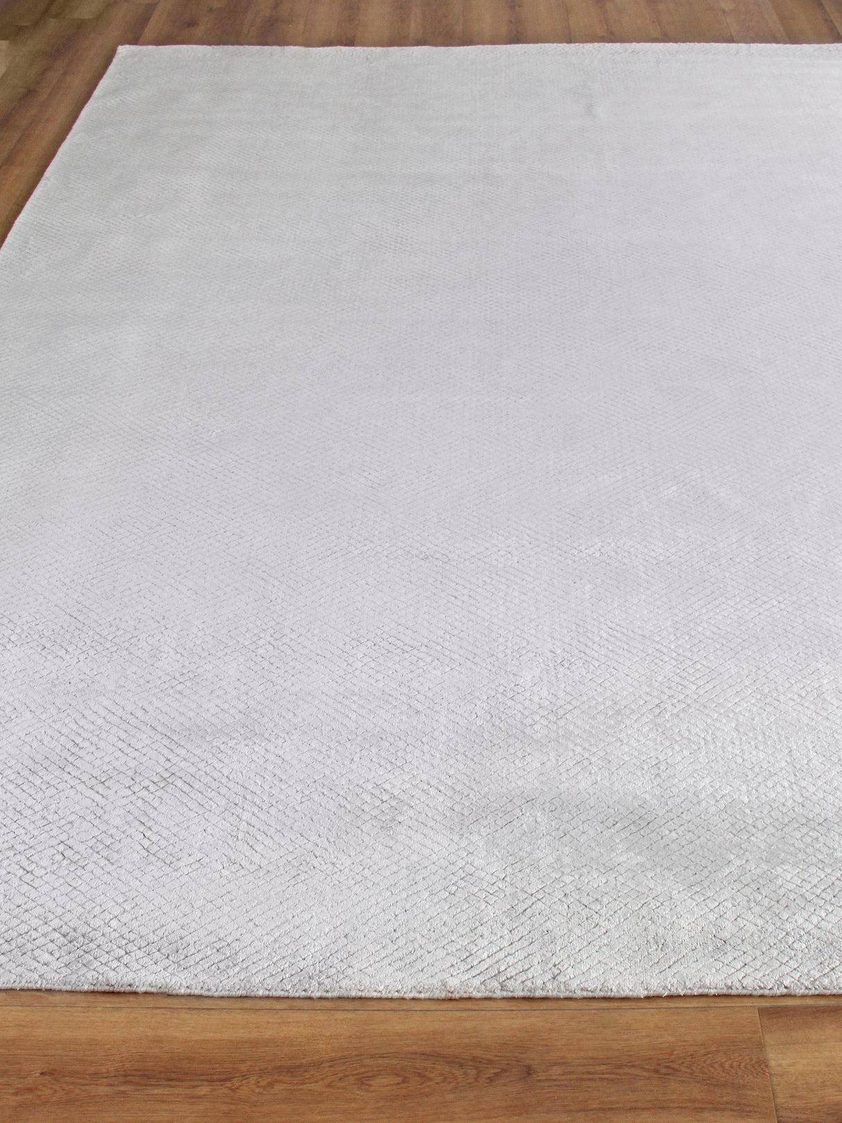 Exquisite Rugs Pearl Hand-loomed Bamboo Silk 4417 Silver 8' x 10' Area Rug