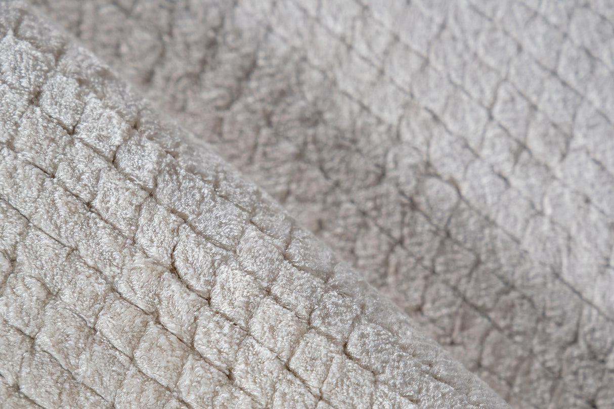 Exquisite Rugs Pearl Hand-loomed Bamboo Silk 4417 Silver 8' x 10' Area Rug