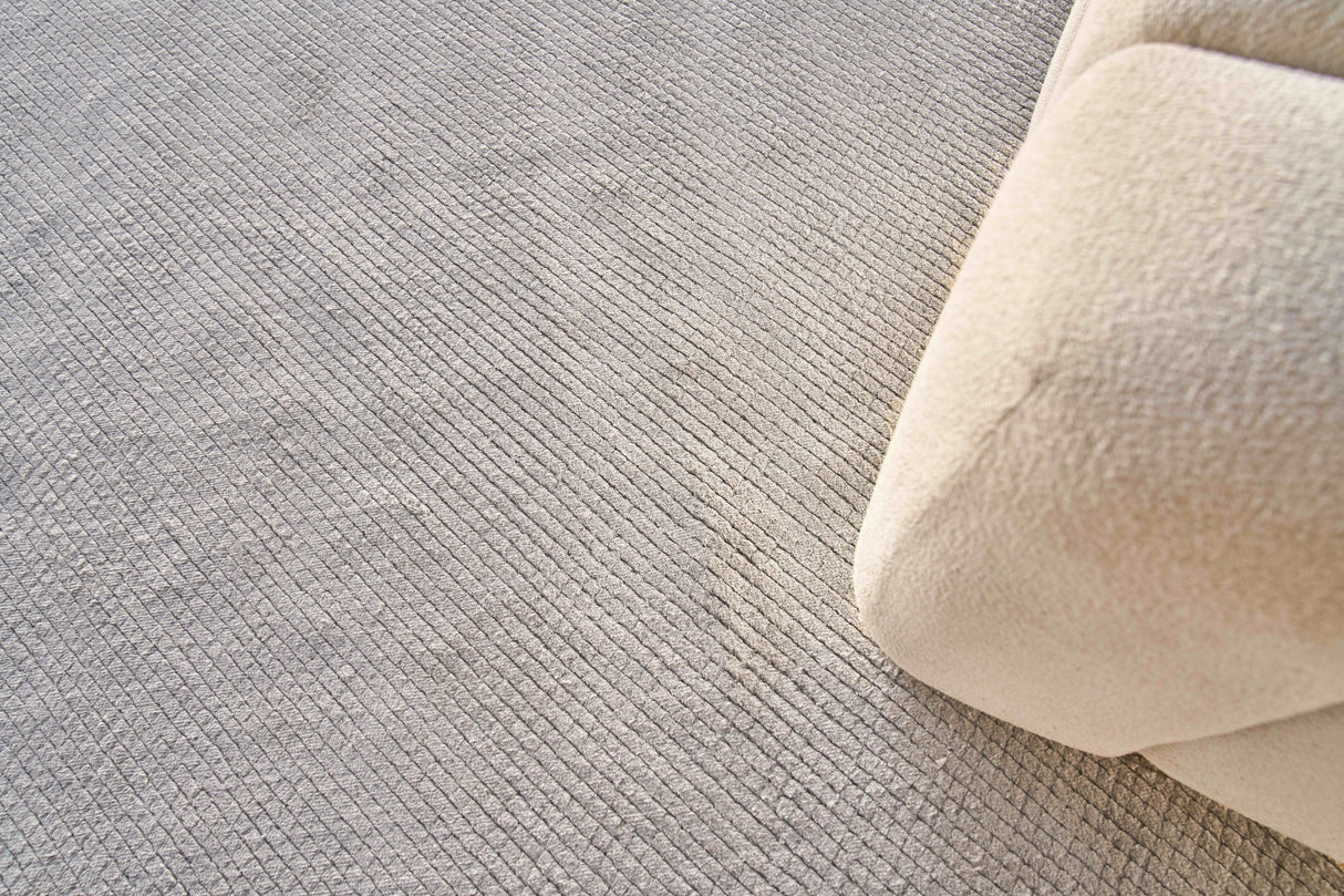 Exquisite Rugs Pearl Hand-loomed Bamboo Silk 4417 Silver 8' x 10' Area Rug